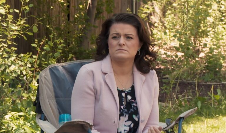 The Mystery Of Robyn Brown S Eyebrows Solved - 8ljhi7m