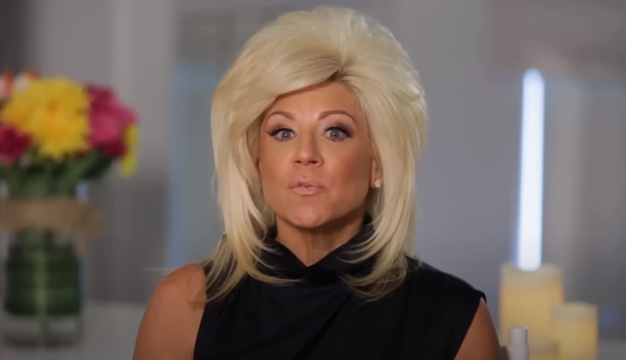 Long Island Medium: Theresa Caputo Stuns Fans with Dramatic Body ...